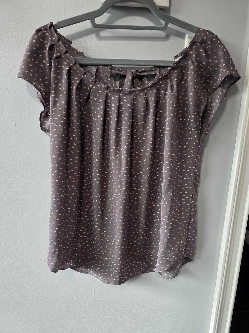 LC Lauren Conrad Mauve Printed Cap Sleeve Tie-Neck Blouse